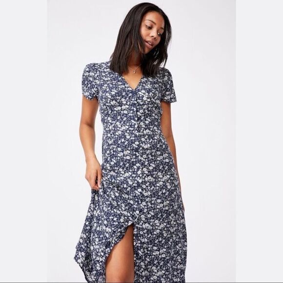 ✨ Palm Leaf Print Button Up Tie Front Dress✨ - Picture 8 of 8